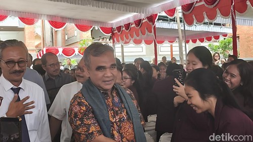 Ketua MPR Ahmad Muzani saat memberikan kuliah umum di Institut Mpu Kuturan, Singaraja, Bali, Jumat (15/5/2026). (Foto: Made Wijaya Kusuma/detikBali)