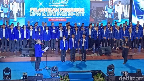 Ketua Umum PAN Zulkifli Hasan (Zulhas) melantik DPW PAN Nusa Tenggara Timur (NTT) periode 2025-2029 di Auditorium Undana, Kupang, NTT, Jumat (15/5/2026). (Foto: Simon Selly/detikBali)