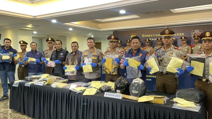Konferensi pers pengungkapan kasus pencurian selama periode Januari-Mei 2026, di Polda Metro Jaya, Jumat (15/5/2026).