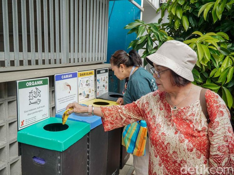 Kurangi Beban Bantargebang, Warga Jatinegara Baru Rutin Pilah Sampah