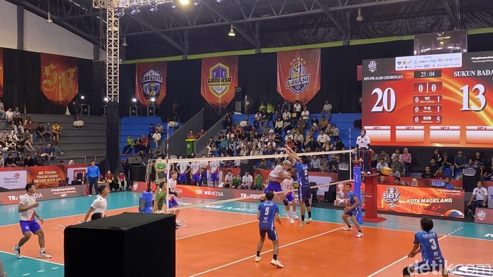 Laga antara Sukun Badak vs DPUPR Alib Grobogan di GOR Samapta, Kecamatan Magelang, Kota Magelang, Jumat (15/5/2026).