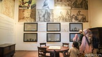 Sejak pagi hari, kawasan Kota Tua mulai dipadati wisatawan dari berbagai daerah. Pengunjung terlihat memadati halaman museum, berfoto dengan latar bangunan berarsitektur kolonial, hingga menikmati suasana khas kawasan bersejarah di tengah Ibu Kota.