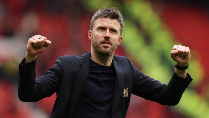 Soccer Football - Premier League - Manchester United v Liverpool - Old Trafford, Manchester, Britain - May 3, 2026 Manchester United manager Michael Carrick celebrates after the match REUTERS/Chris Radburn EDITORIAL USE ONLY. NO USE WITH UNAUTHORIZED AUDIO, VIDEO, DATA, FIXTURE LISTS, CLUB/LEAGUE LOGOS OR LIVE SERVICES. ONLINE IN-MATCH USE LIMITED TO 120 IMAGES, NO VIDEO EMULATION. NO USE IN BETTING, GAMES OR SINGLE CLUB/LEAGUE/PLAYER PUBLICATIONS. PLEASE CONTACT YOUR ACCOUNT REPRESENTATIVE FOR FURTHER DETAILS..