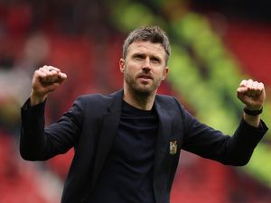 Michael Carrick Stay di MU, Pimpin Tim Lawan Chelsea