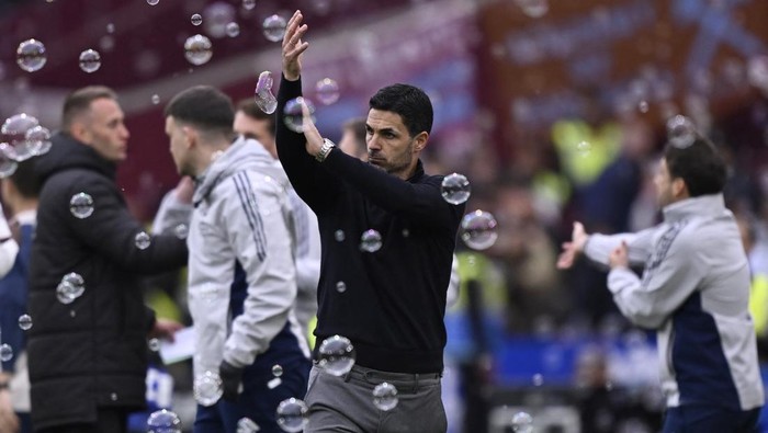 Soccer Football - Premier League - West Ham United v Arsenal - London Stadium, London, Britain - May 10, 2026 Arsenal manager Mikel Arteta reacts REUTERS/Tony O Brien EDITORIAL USE ONLY. NO USE WITH UNAUTHORIZED AUDIO, VIDEO, DATA, FIXTURE LISTS, CLUB/LEAGUE LOGOS OR LIVE SERVICES. ONLINE IN-MATCH USE LIMITED TO 120 IMAGES, NO VIDEO EMULATION. NO USE IN BETTING, GAMES OR SINGLE CLUB/LEAGUE/PLAYER PUBLICATIONS. PLEASE CONTACT YOUR ACCOUNT REPRESENTATIVE FOR FURTHER DETAILS..