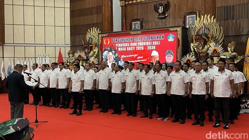 Pelantikan pengurus KONI Bali di Kantor Gubernur Bali, Jumat (15/5/2026). (Rizki Setyo)