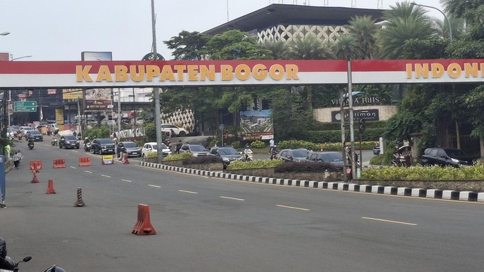 Penerapan one way di Puncak arah Jakarta (Sholihin/detikcom)