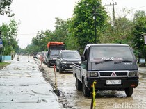 Jalan Rusak Imbas Banjir Bengawan Jero Lamongan Mulai Diperbaiki