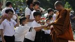 Biksu Walk For Peace Singgah di Masjid, Bawa Pesan Toleransi Menuju Waisak