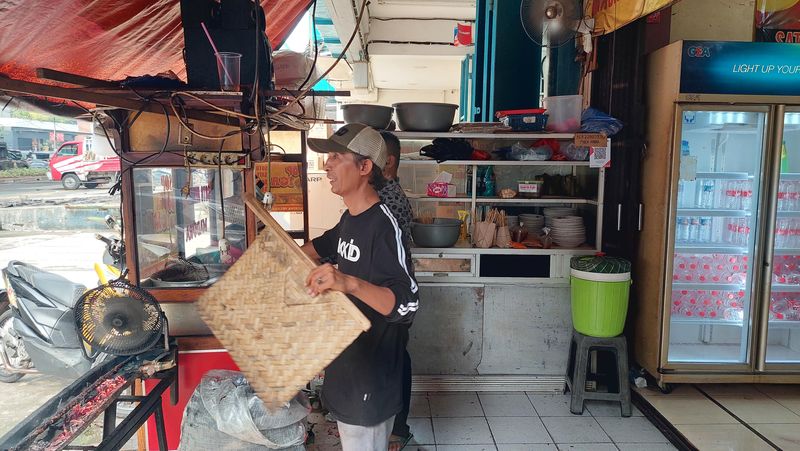 Perjuangan Haidir 13 Tahun Jualan Sate dari Trotoar ke Ruko di Mayestik