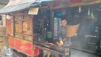 Perjuangan Haidir 13 Tahun Jualan Sate dari Trotoar ke Ruko di Mayestik