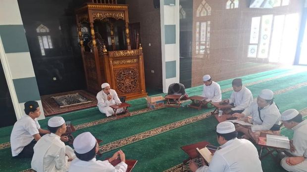 Polda Sumatera Selatan (Sumsel) menggelar Khotaman Al-Qur'an sebanyak 80 kali secara serentak di berbagai wilayah Sumsel.