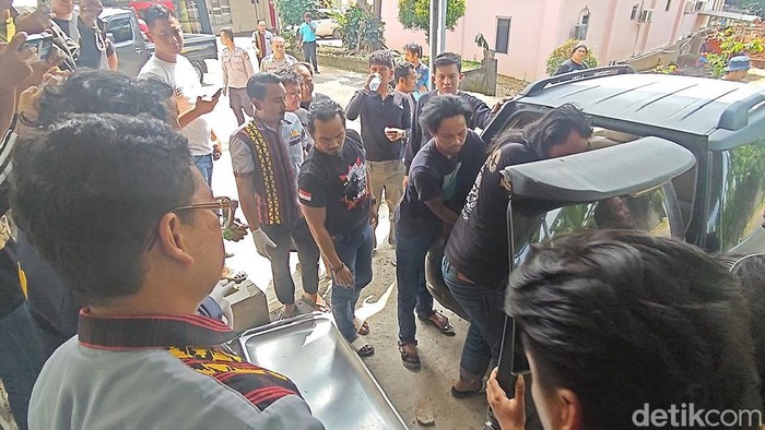 Polisi hendak mengeluarkan jenazah curanmor yang tembak Bripka Anumerta Arya Supena