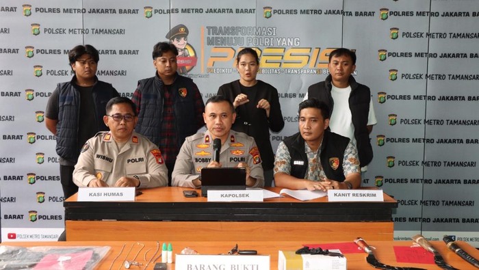 Polsek Tamansari  mengungkap jaringan komplotan penjambret bersenjata tajam di wilayah Tamansari, Jakarta Barat