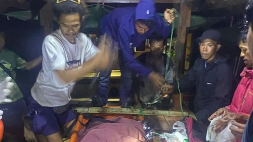 Proses evakuasi jenazah pendaki Gunung Rinjani asal Sukabumi, Jawa Barat, Kamis (14/5/2026). (Dok. Humas Polres Lombok Timur)