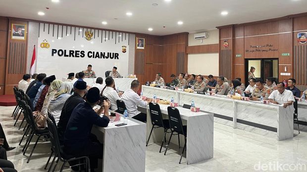 Rapat persiapan pemberangkatan Cahaj Cianjur Rapat persiapan pemberangkatan Cahaj Cianjur