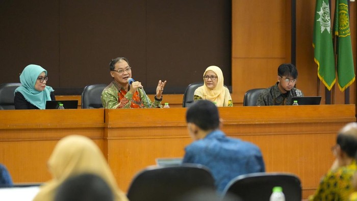 Rektor UMY dalam acara FGD bersama para pimpinan fakultas dan prodi, serta ketua pusat studi di UMY.