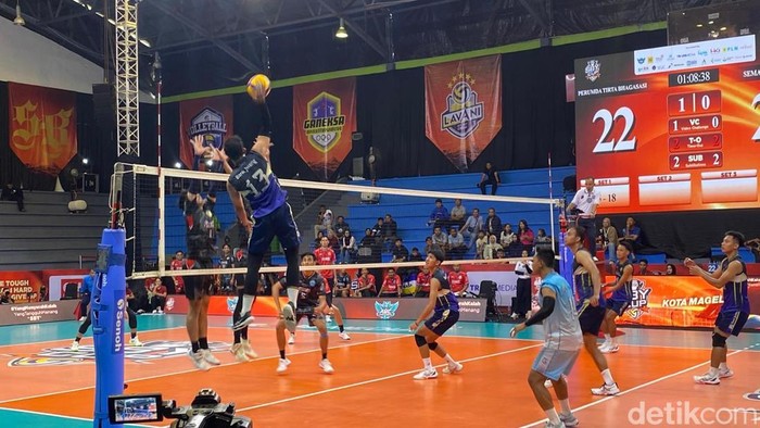 Laga antara Semarang Bank Jateng vs Perumda Tirta Bhagasasi di GOR Samapta, Semarang, Jumat (15/5/2026).