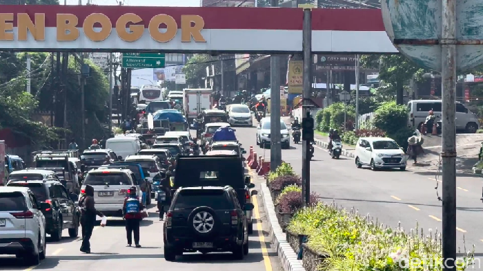 Situasi Lalu Lintas di Simpang Gadog Bogor, Jumat (15/5).