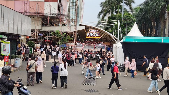 Suasana Blok M Jakarta saat libur panjang atau long weekend.