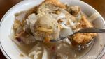Adem Banget! Makan Bakso Cirawang di Tengah Kebun Asri Kalibata