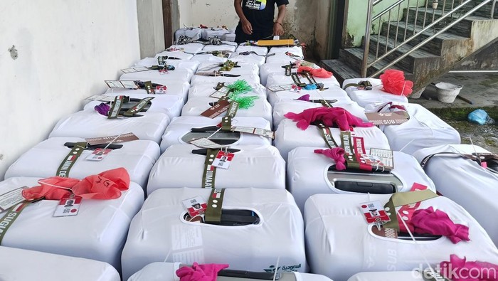 Koper jemaah haji asal Lumajang diwarnai berbagai tanda unik