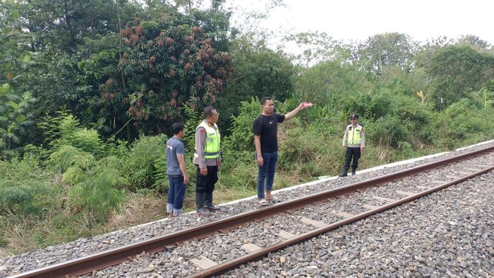 TKP lansia terpeleset di dekat rel KA jalur hilir Km 32+4/3, Desa Papanrejo, Kecamatan Gubug, Kabupaten Grobogan, Jumat (15/5/2026).