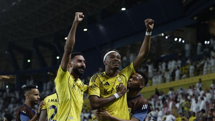 Soccer Football - Saudi Pro League - Al Nassr v Al Hilal - Al Awwal Park, Riyadh, Saudi Arabia - May 12, 2026 Al Nassrs Mohamed Simakan celebrates scoring their first goal with teammates REUTERS/Hamad I Mohammed