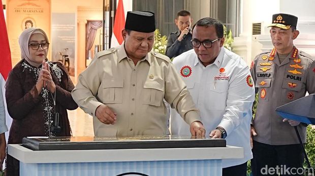 Andi Gani mendampingi Presiden Prabowo Subianto saat meresmikan Museum Ibu Marsinah dan Rumah Singgah di Nganjuk