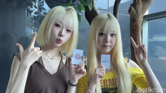 K-band duo Angel Noise (ki-ka), Haena & Kepi, usai wawancara eksklusif dengan detikpop di kawasan Kuningan, Jakarta Selatan, pada Mei 2026.