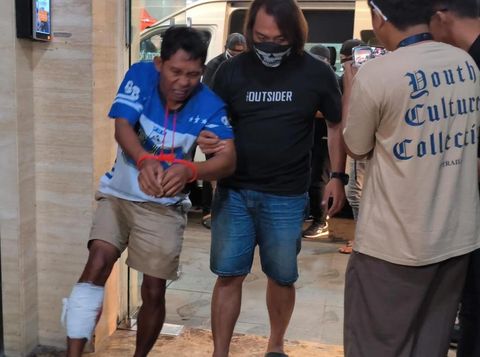 Bareskrim Polri bawa 11 orang sindikat narkoba yang ditangkap di Samarinda ke Jakarta