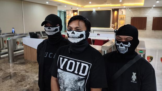 Bareskrim Polri bawa 11 orang sindikat narkoba yang ditangkap di Samarinda ke Jakarta