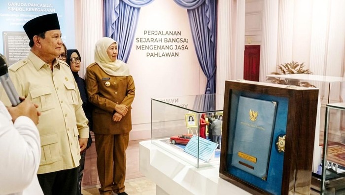 Gubernur Jawa Timur Khofifah Indar Parawansa mendampingi Presiden RI Prabowo Subianto