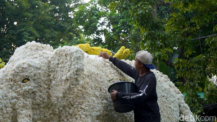Persiapan Peserta Mobil Hias Jelang Surabaya Vaganza 2026