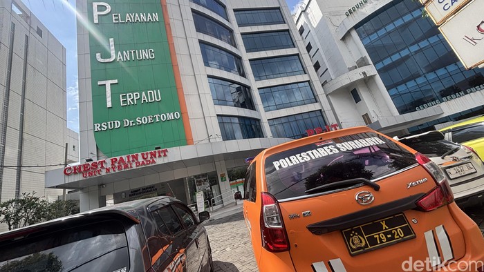 Kondisi gedung PPJT RSUD dr Soetomo Sabtu (16/5) pagi.