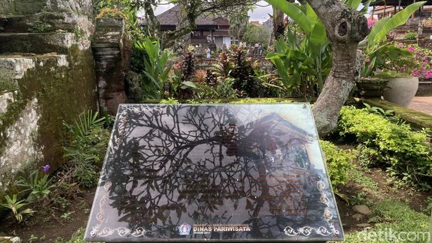 Kondisi papan keterangan situs di Taman Wisata Kertha Gosa, Klungkung, Bali, Sabtu (16/5/2026). (Fatih Kudus Jaelani/detikBali).
