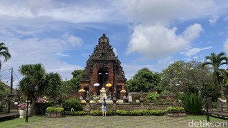 Turis Asing di Bali Mengeluh, Tulisan Papan Informasi Wisata Tak Bisa Dibaca