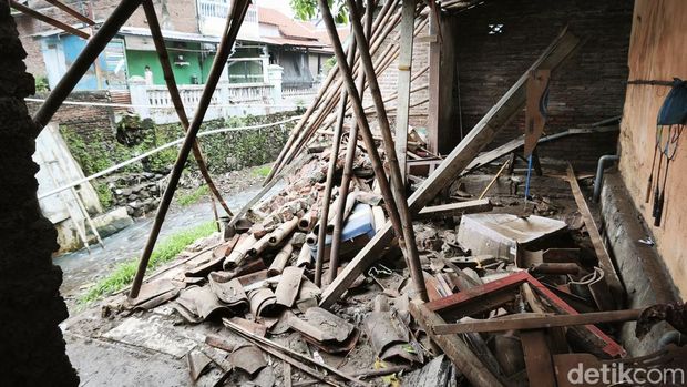 Kondisi rumah warga RT2/RW13 Purwoyoso, Ngaliyan, Kota Semarang, Yuli Trianto, terdampak banjir, Sabtu (16/5/2026).
