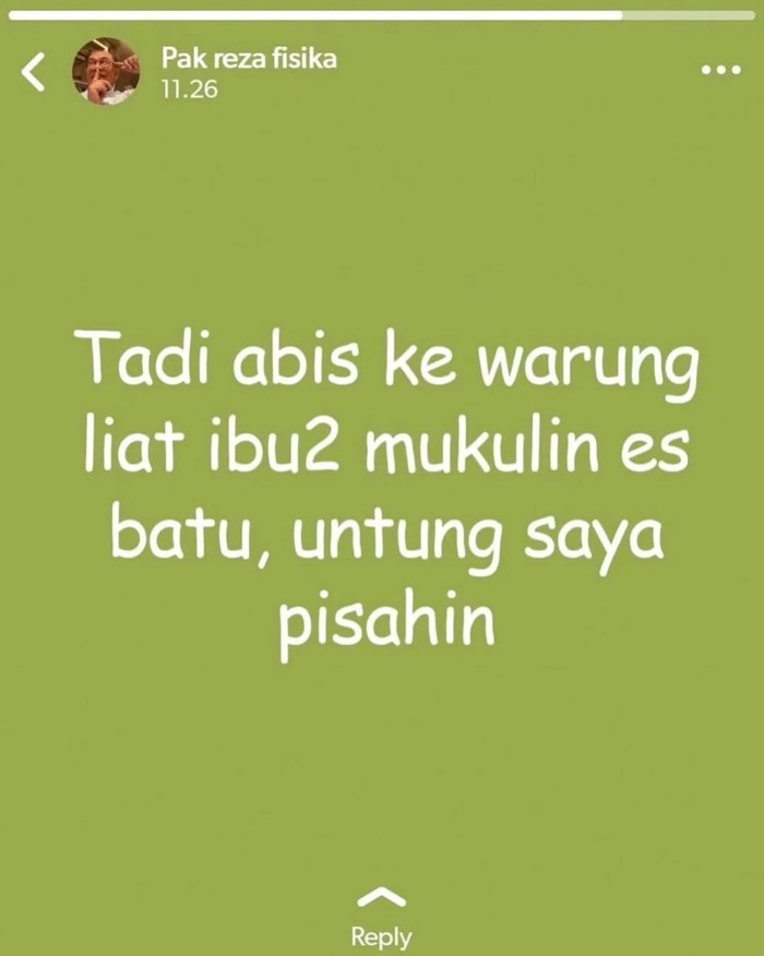 Status WA Bapak-bapak Tolong Ibu-ibu Pukul Es Batu