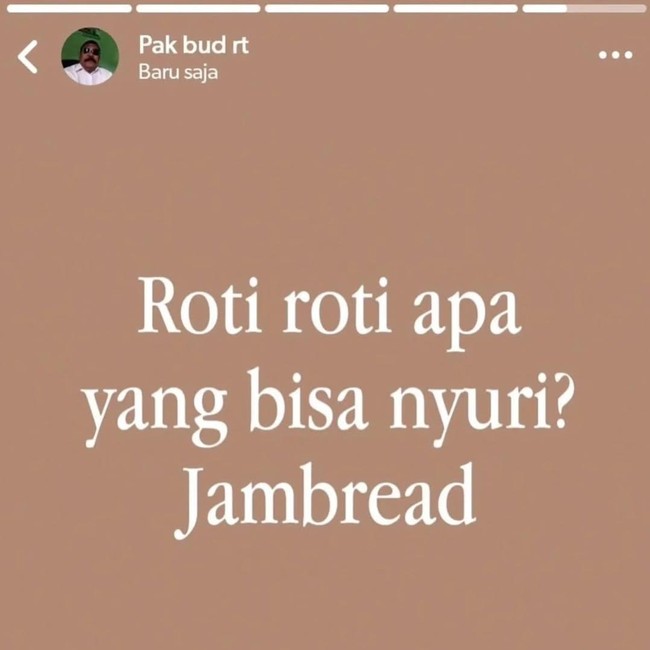Status WA Bapak-bapak Ini Absurdnya Kelewatan, Bikin Ngakak!