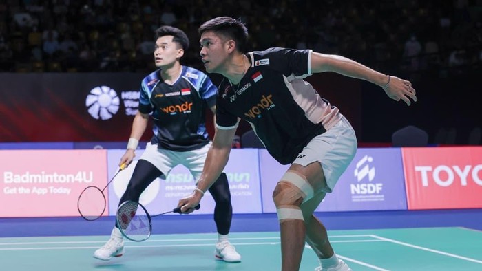 Leo Rolly Carnando/Daniel Marthin berhasil ke final Thailand Open 2026. Leo/Daniel meraihnya usai mengalahkan He Ji Ting/Ren Xiang Yu di semifinal.