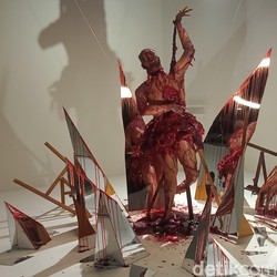 Kritik Tajam Joko Anwar Lewat Pameran Macabre Art Ghost in the Cell