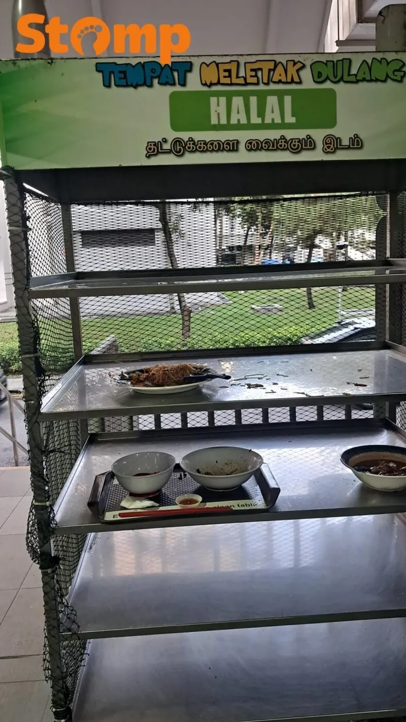 Duh! Bekas Piring Mie Babi Disimpan di Area Halal, Bikin Pengunjung Geram