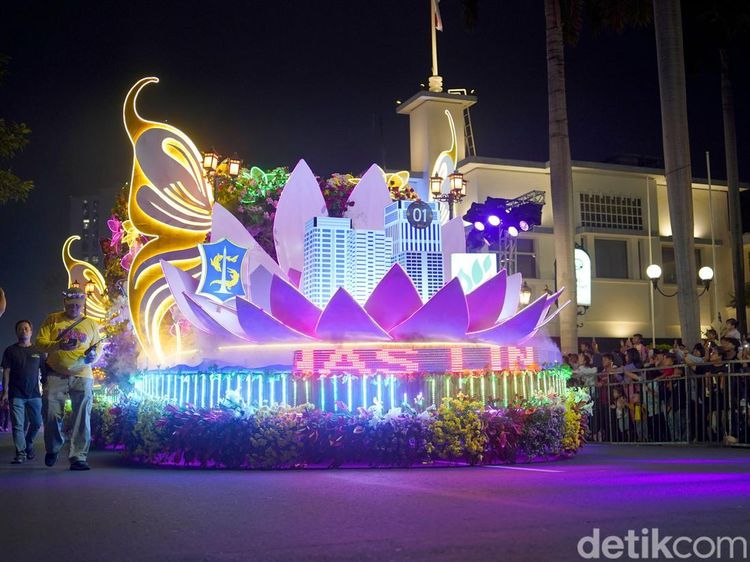 Meriahnya Parade Surabaya Vaganza 2026