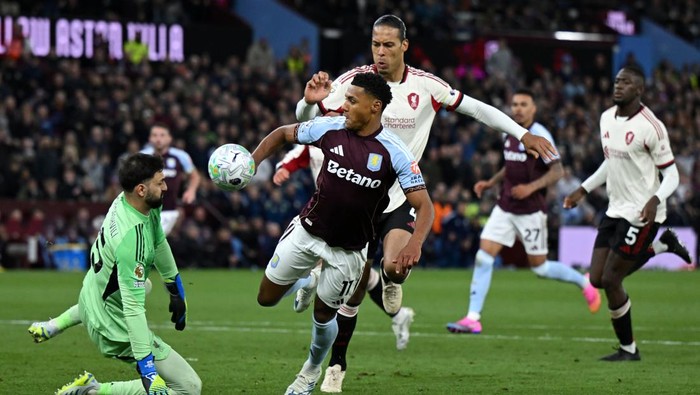 BIRMINGHAM, ENGLAND - MAY 15: Ollie Watkins of Aston Villa shoots while under pressure from Giorgi Mamardashvili of Liverpool during the Premier League match between Aston Villa and Liverpool at Villa Park on May 15, 2026 in Birmingham, England. (Photo by Shaun Botterill/Getty Images)