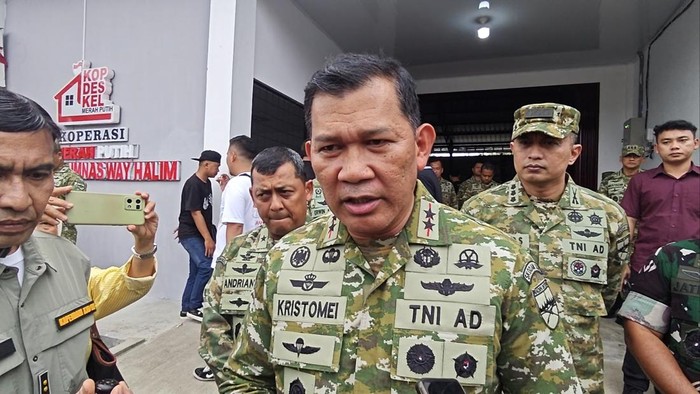 Pangdam XXI/Radin Inten Mayjen TNI Kristomei Sianturi