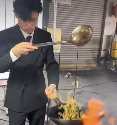 Viral! Penjual Nasi Goreng 'Necis' Ini Raup Untung Rp 51 Juta per Bulan