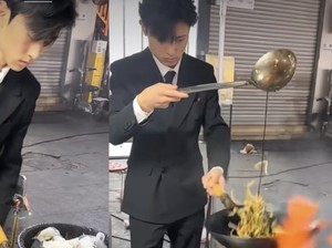 Viral! Penjual Nasi Goreng Necis Ini Raup Untung Rp 51 Juta per Bulan