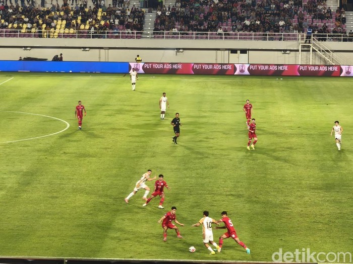 Laga Persis Solo melawan Dewa United pada pekan ke-33 Super League 2025/2026, di Stadion Manahan, Kota Solo, Sabtu (16/5/2026).