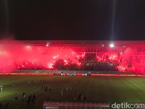 Suporter Persis Nyalakan Flare di Stadion, Panpel Berharap Tak Disanksi Lagi